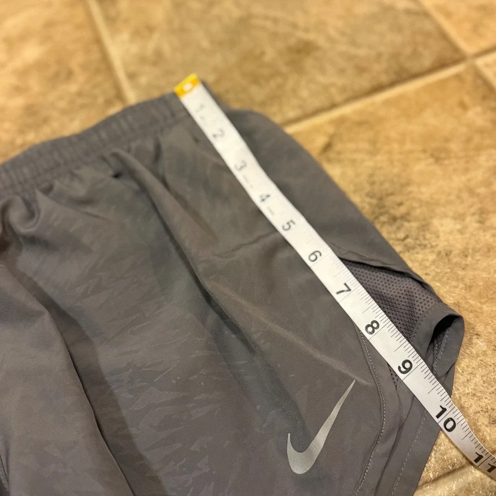 Nike Dri-FIT Womens‎ Medium Grey Geometric Running Shorts Mesh Panels Liner